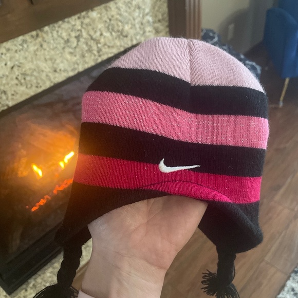Cutest newborn Nike winter hat - Picture 1 of 2